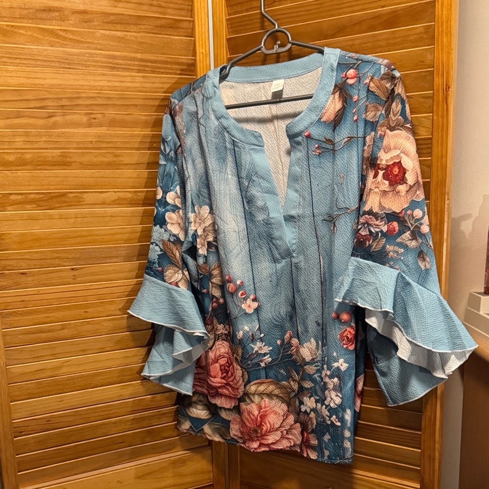 Floral Ruffle Sleeve Blouse in Blue